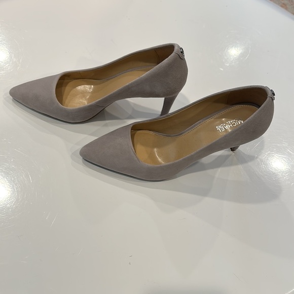 Michael Kors suede Dorothy Flex Pump - Picture 8 of 14